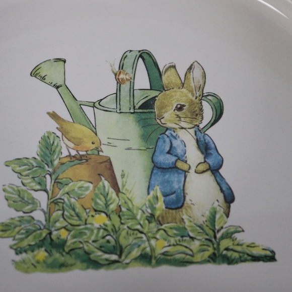 BEATRIX POTTER PETER BUNNY RABBIT EASTER ROUND SERVING DISH CASSEROLE - NEW - Picture 2 of 9